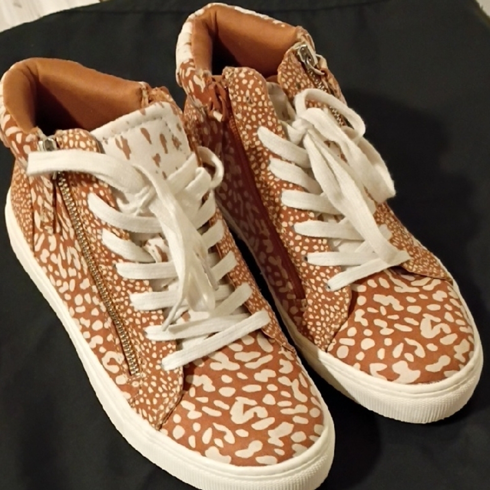 Universal Thread Brown Patterned Sneakers - image 4